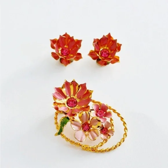 Vintage Brooch & Earring Set Pink Flowers, Rhinestones Gold Tone. - Picture 3 of 12